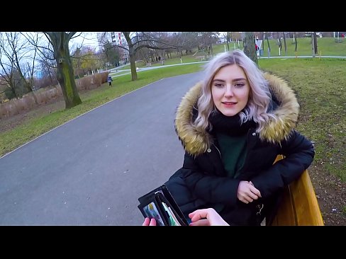 ❤️ Drénkt e Frieme säi waarme Spuer fir Suen - Blowjob am Park vum Eva Elfie ❤❌ Sex bei eis